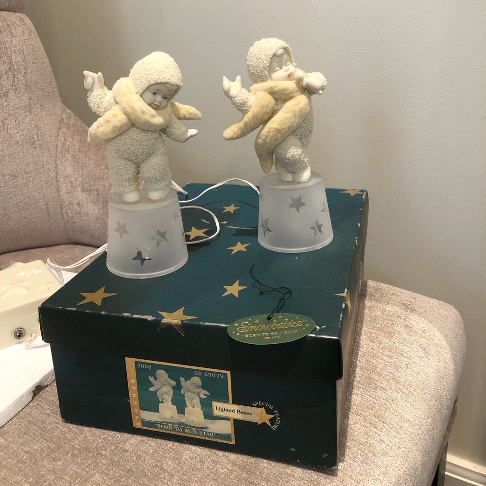 Snowbabies “born to be a star” set of 2 with lighted bases
